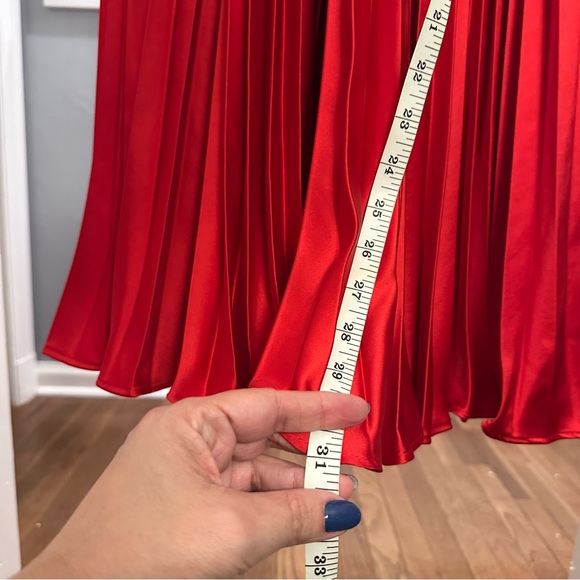 MAC DUGGAL Red Pleated Plunge Neck Wide Leg Jumpsuit - Picture 12 of 13